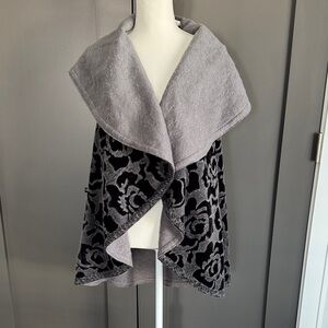 Anthropology Hazel Gray and Black Floral Women's Wool Poncho Sz S